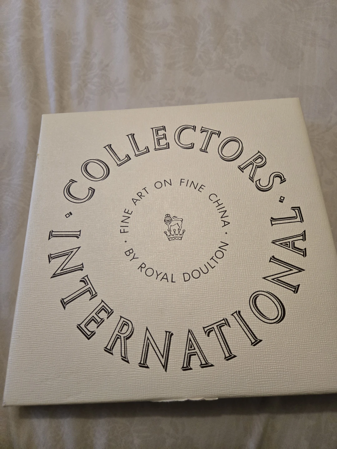 New! Royal Doulton "Buddies" Collector Plate by Lisette De Winne - photo 5