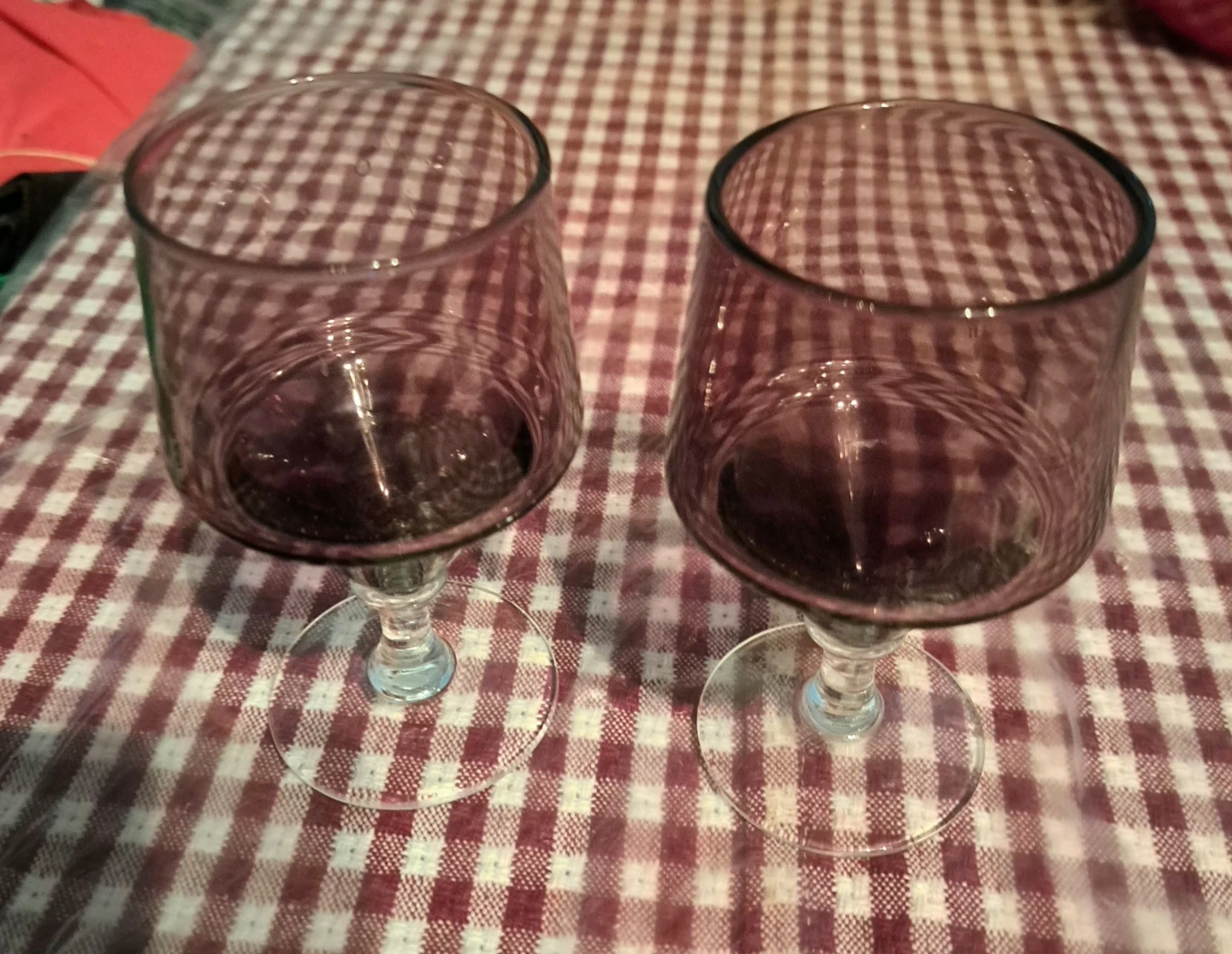 Set of 2 Purple Stemmed Glasses