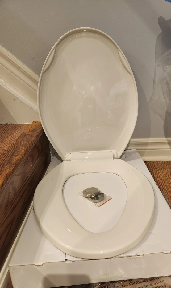White Toilet Seat with Lid 🧡 - photo 2