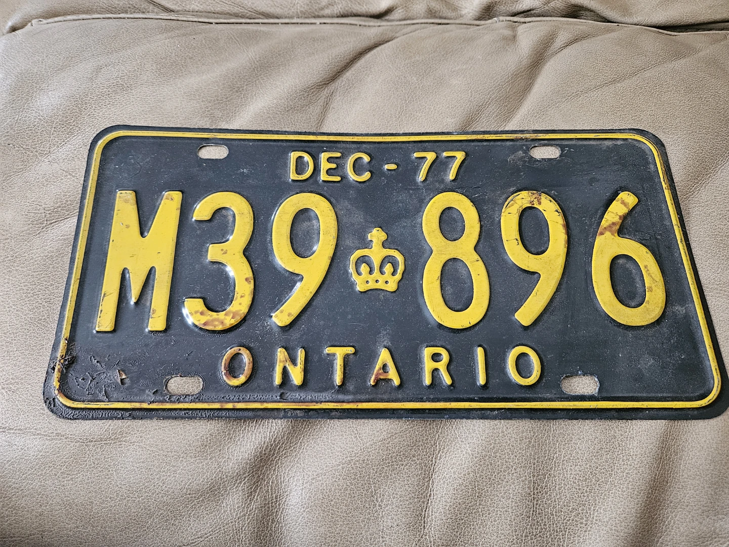 Ontario License Plate DEC-77