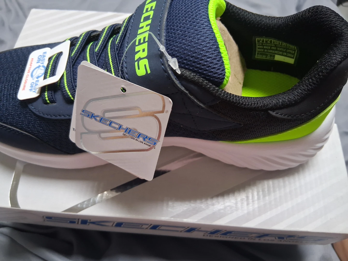 Skechers Kids Size 4 Navy Blue & Neon Green Trekzic Sneakers 🥕