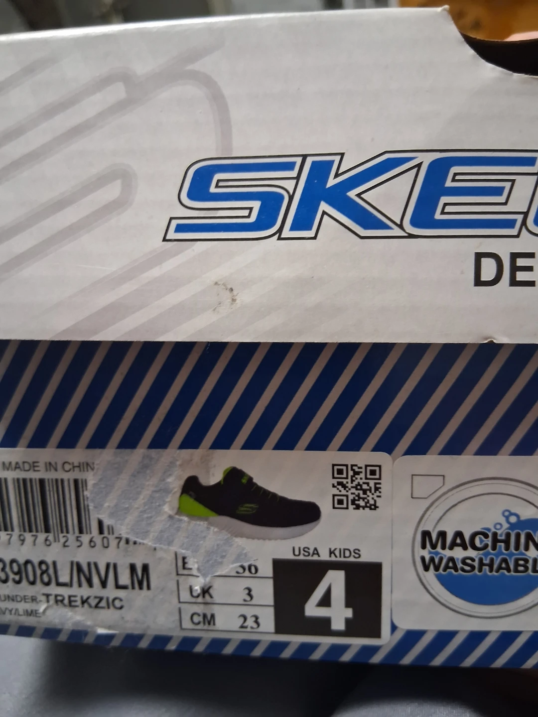 Skechers Kids Size 4 Navy Blue & Neon Green Trekzic Sneakers 🥕 - photo 2