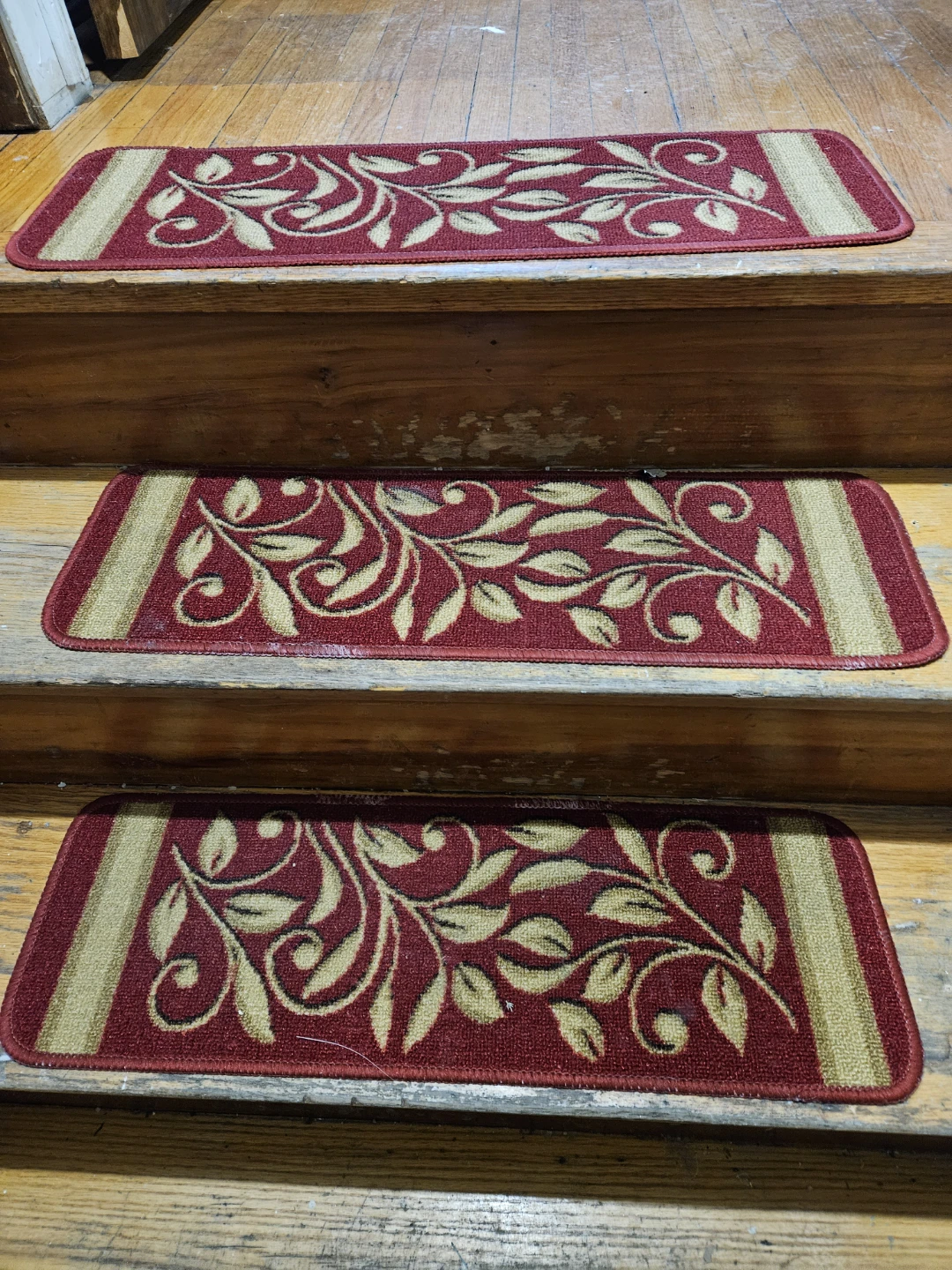 Set of 14 0r 16 Burgundy Leaf Pattern Stair Treads - photo 2