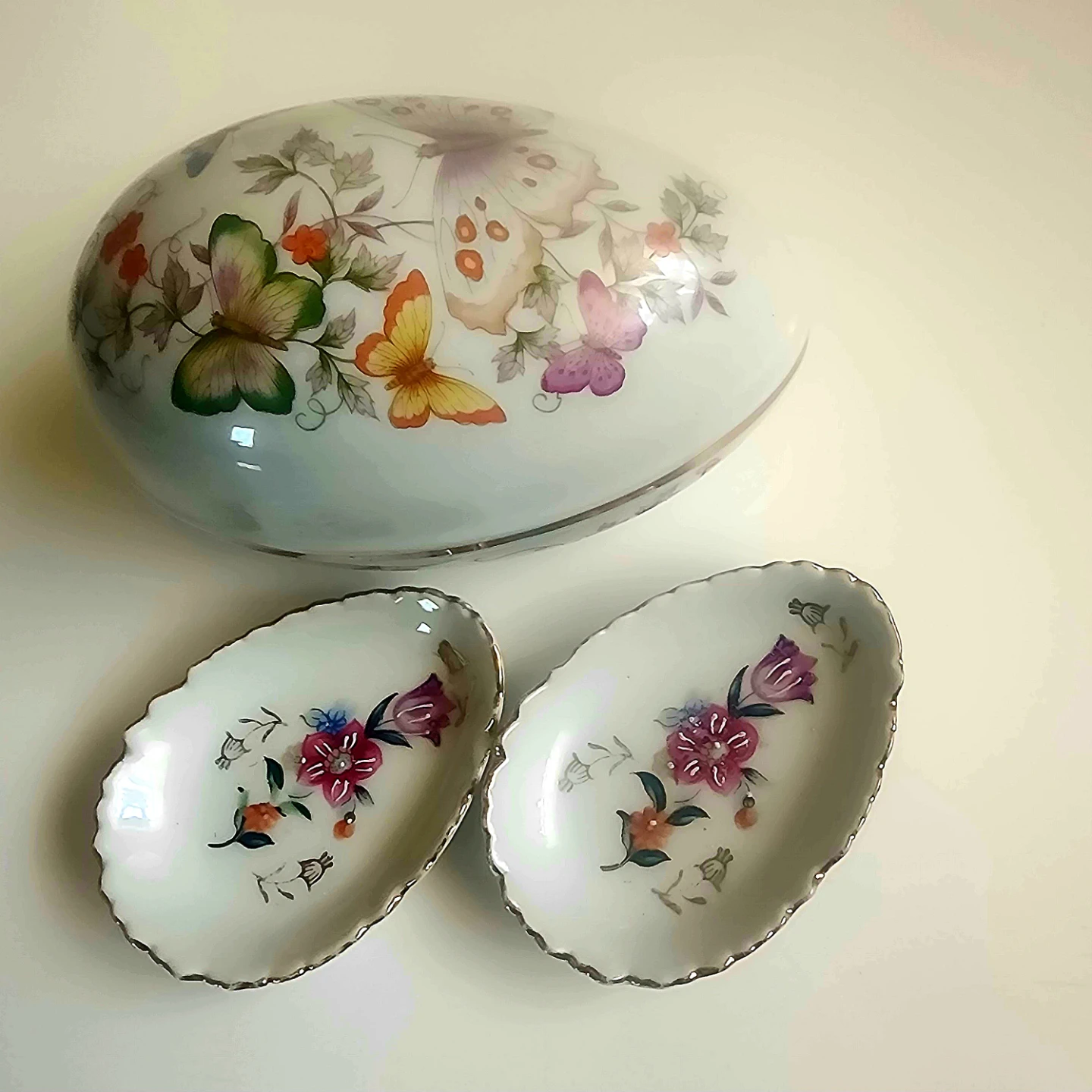 Avon Vintage Porcelain Egg Trinket Box with Gold Trim