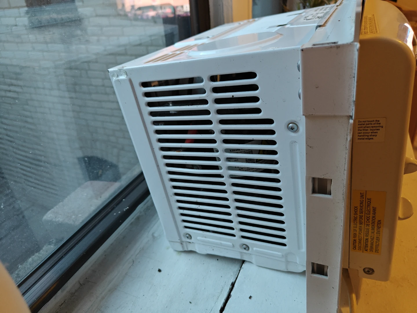 Frigidaire Window Air Conditioner - photo 2