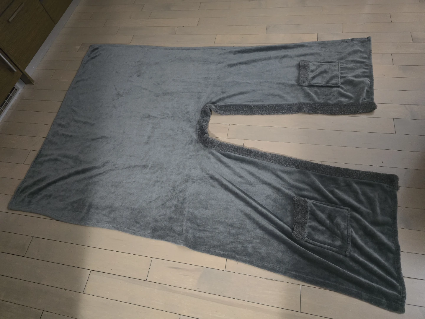 Grey Fleece Wearable Blanket with Pockets - photo 2