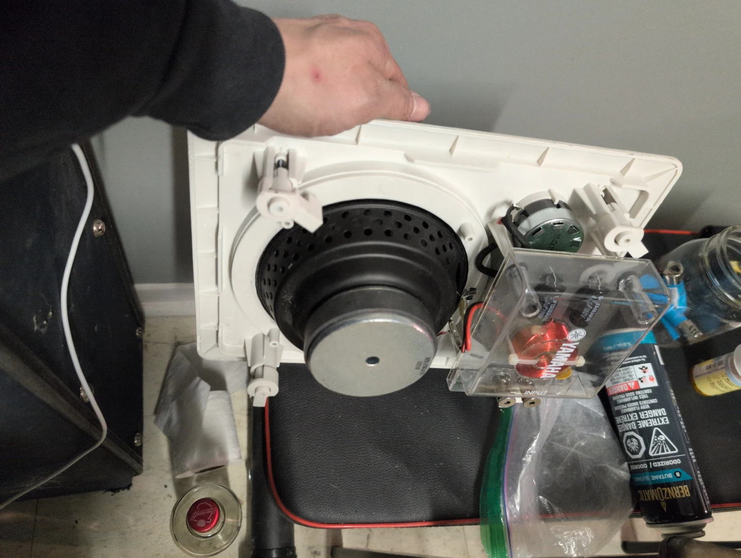 Yamaha White Wall Mount Speaker - photo 4