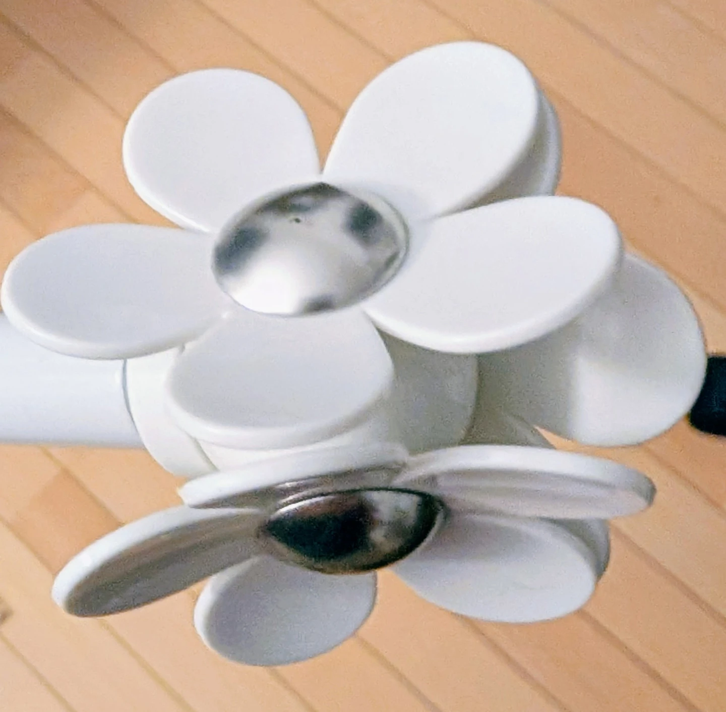 Decorative White Flower curtain rod - photo 2