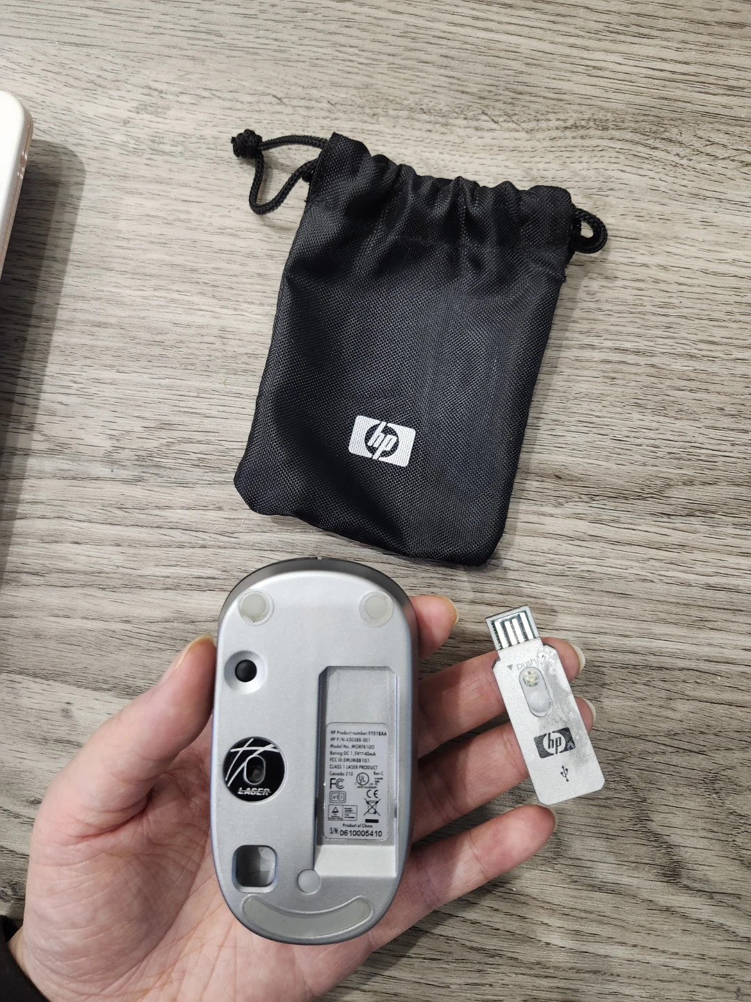 HP Wireless Laser Mouse with Carrying Pouch - photo 2