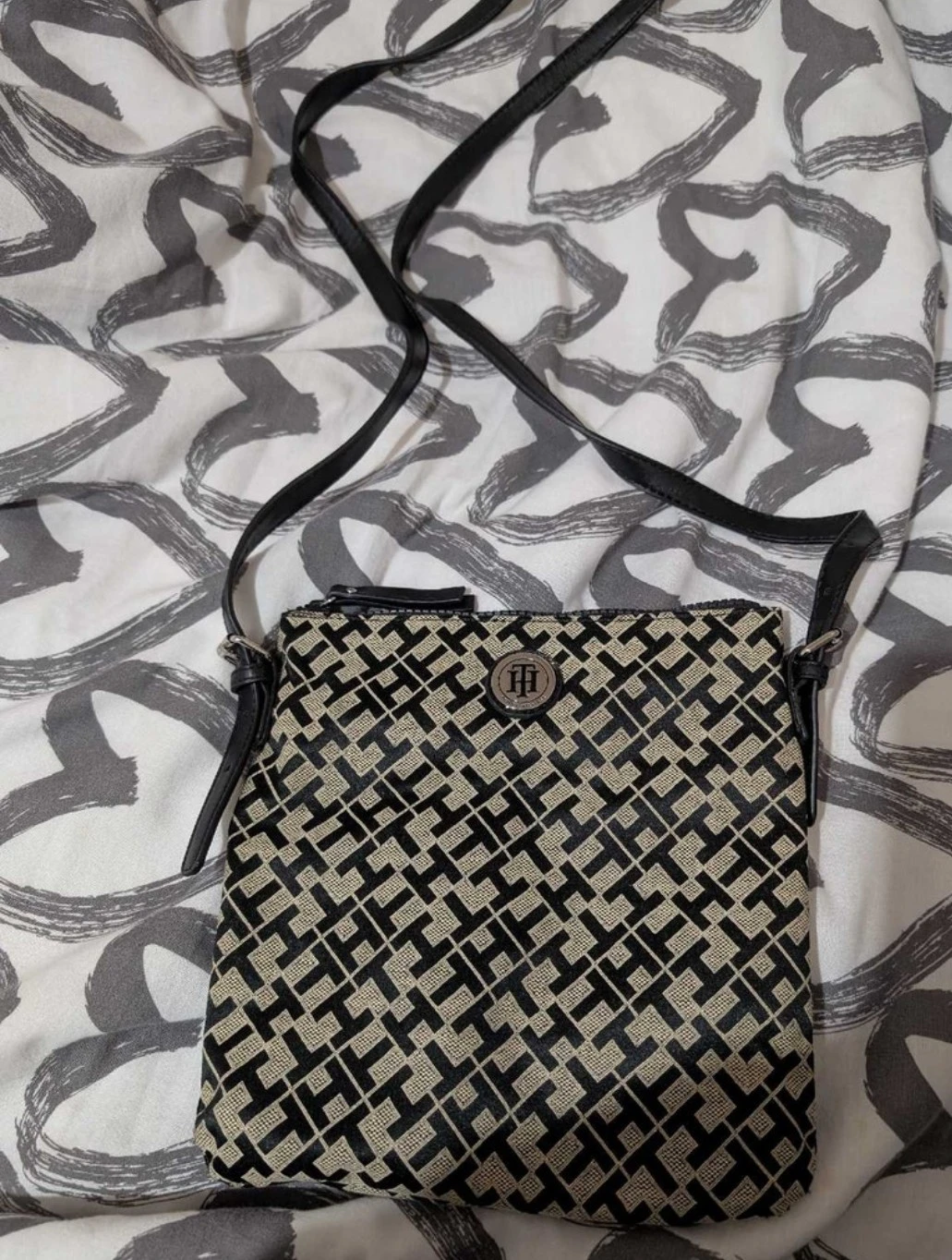 Tommy Hilfiger Crossbody Bag