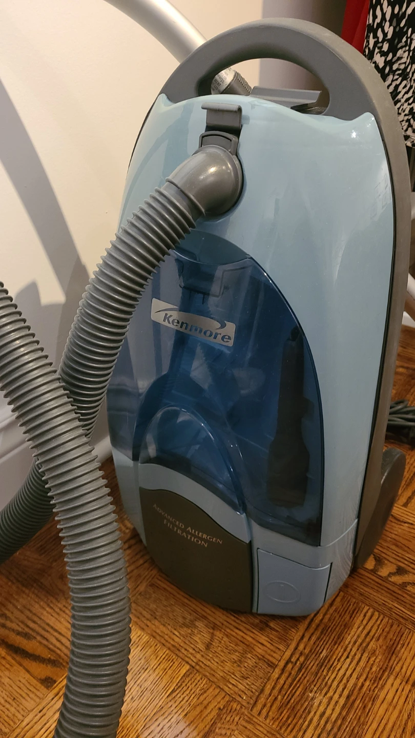 Kenmore Vacuum Cleaner with 4 Attachments 🥕