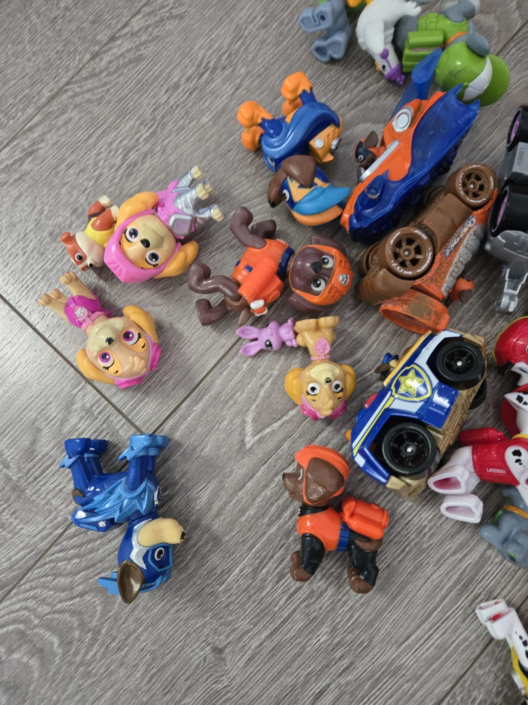 Paw patrol figures and die cast racers $2 each - photo 2