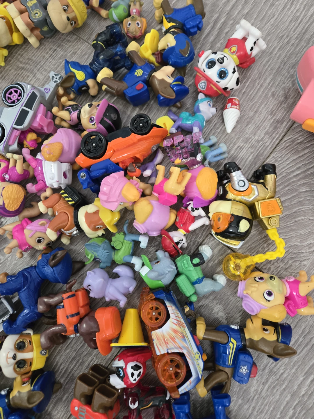 Paw patrol figures and die cast racers $2 each - photo 3