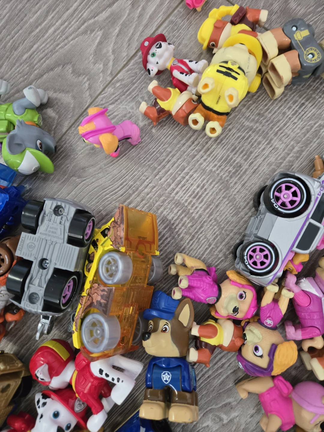Paw patrol figures and die cast racers $2 each - photo 4