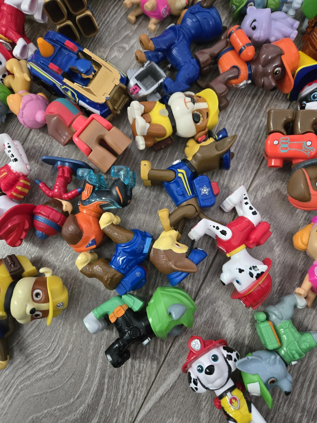 Paw patrol figures and die cast racers $2 each - photo 5