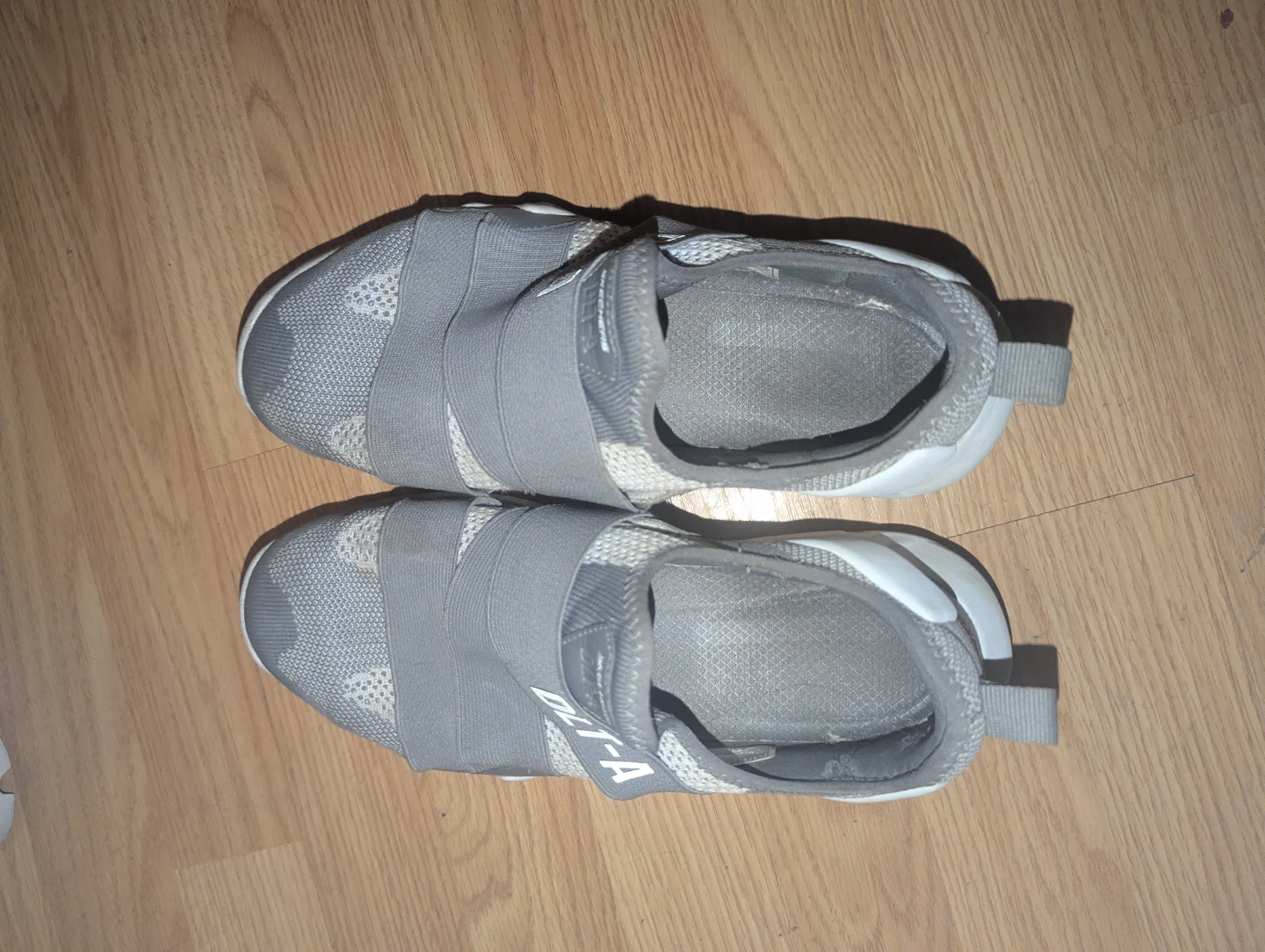 Men's size 9.5 shoes