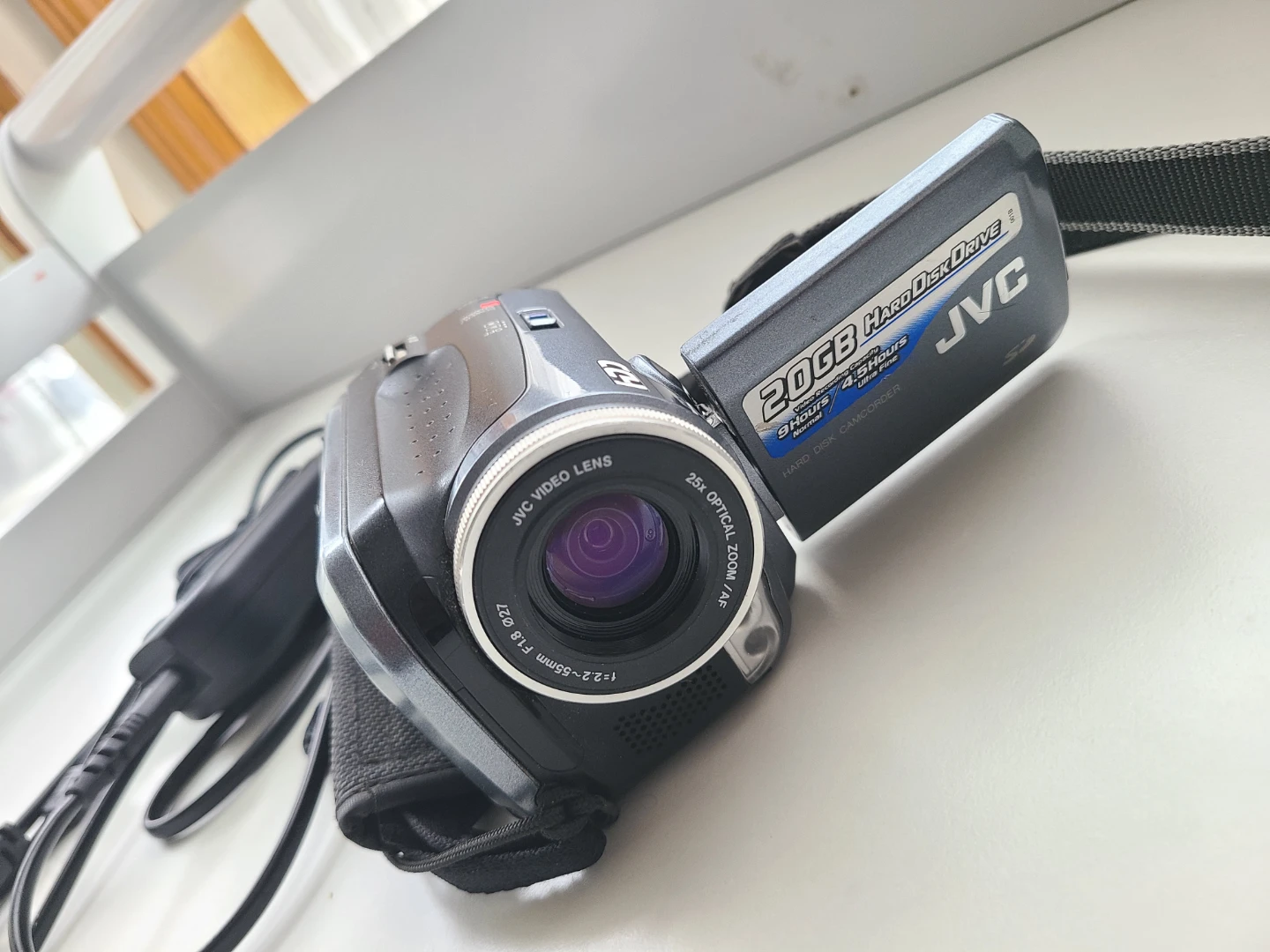 JVC Camcorder 20GB 25x Zoom – NEW Battery – Works Great