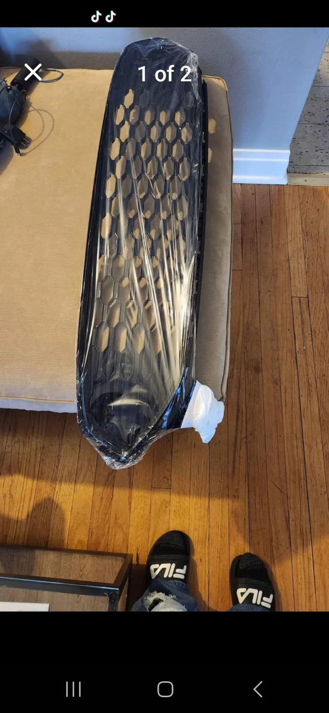 Pair of Car Fog Light Assemblies and Front Grille