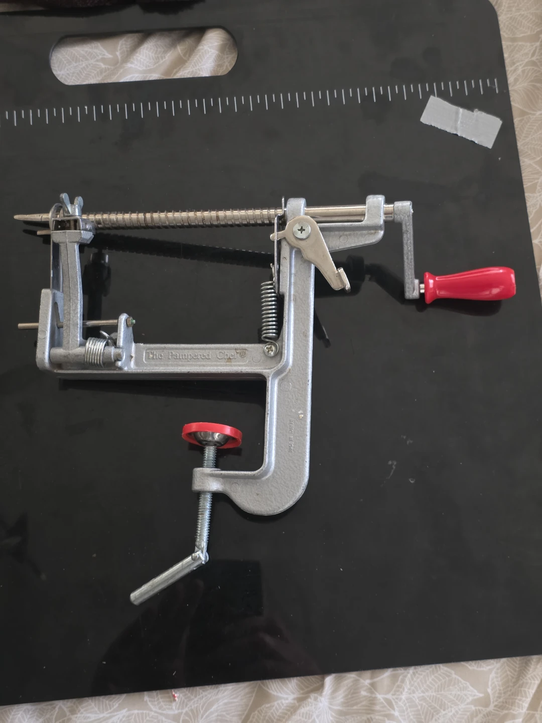 The Pampered Chef Apple Peeler Corer Slicer