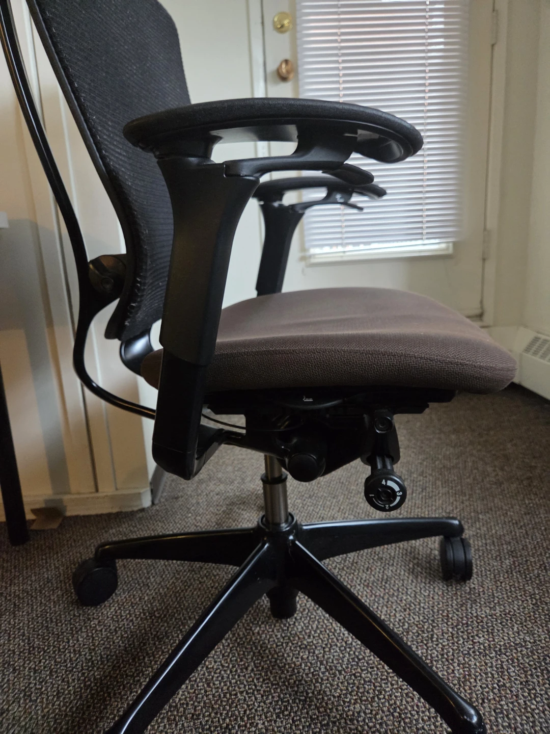 Mesh Back Office Chair - Black/Brown - photo 4