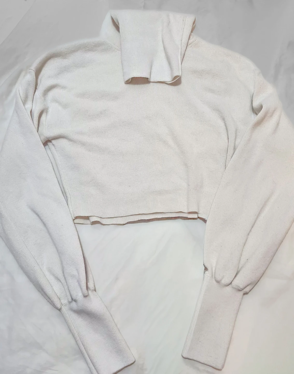 Aritzia White Cropped Turtleneck Knit Long Sleeve – XS
