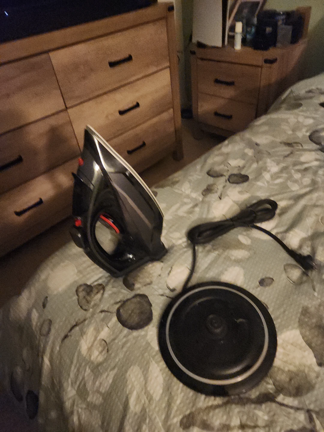 Black and Red Steam Iron with Cordedles Base