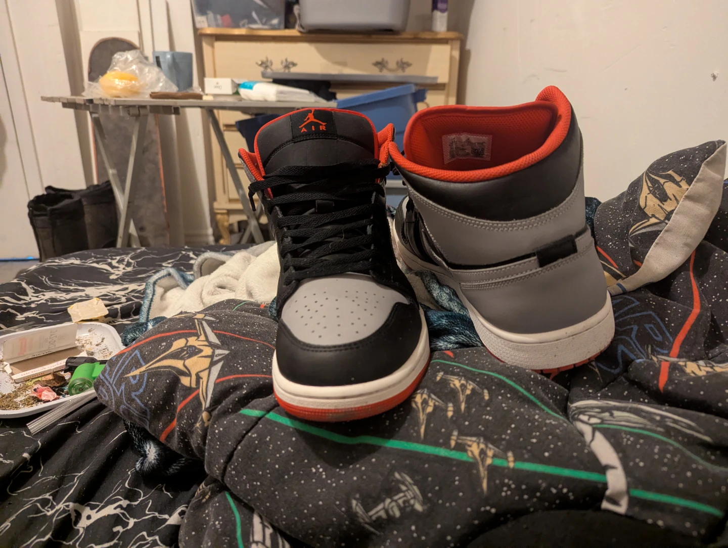 Air Jordan 1 Mid Sneakers
