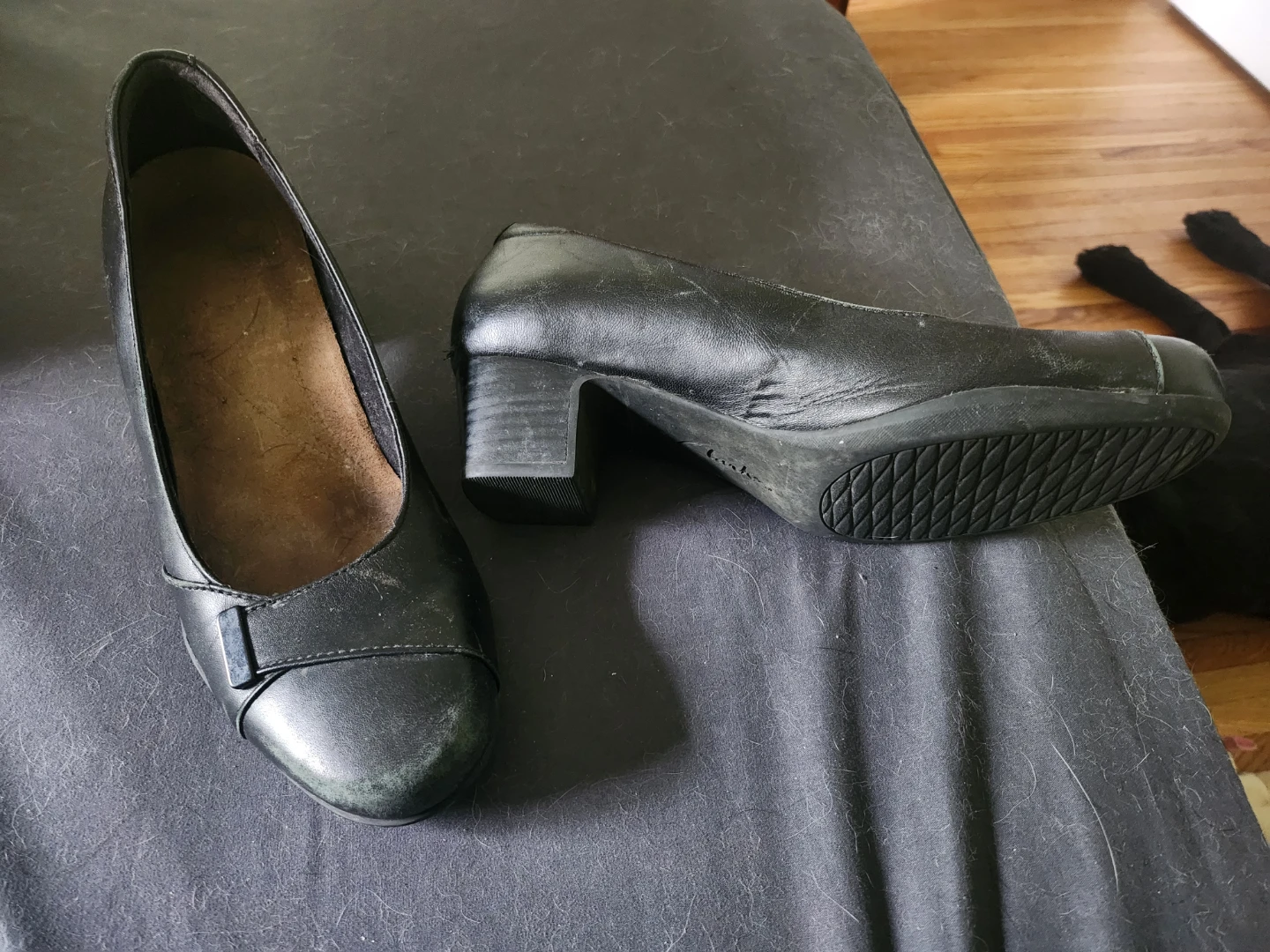 Clarks Women's Black Leather Heels Size 8.5