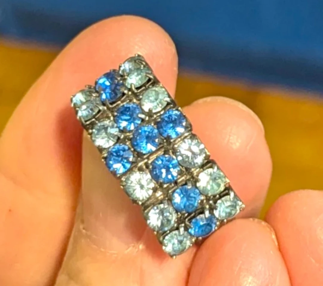 Vintage 1950s Rhinestone  Sapphire Stones Ring Stunning!