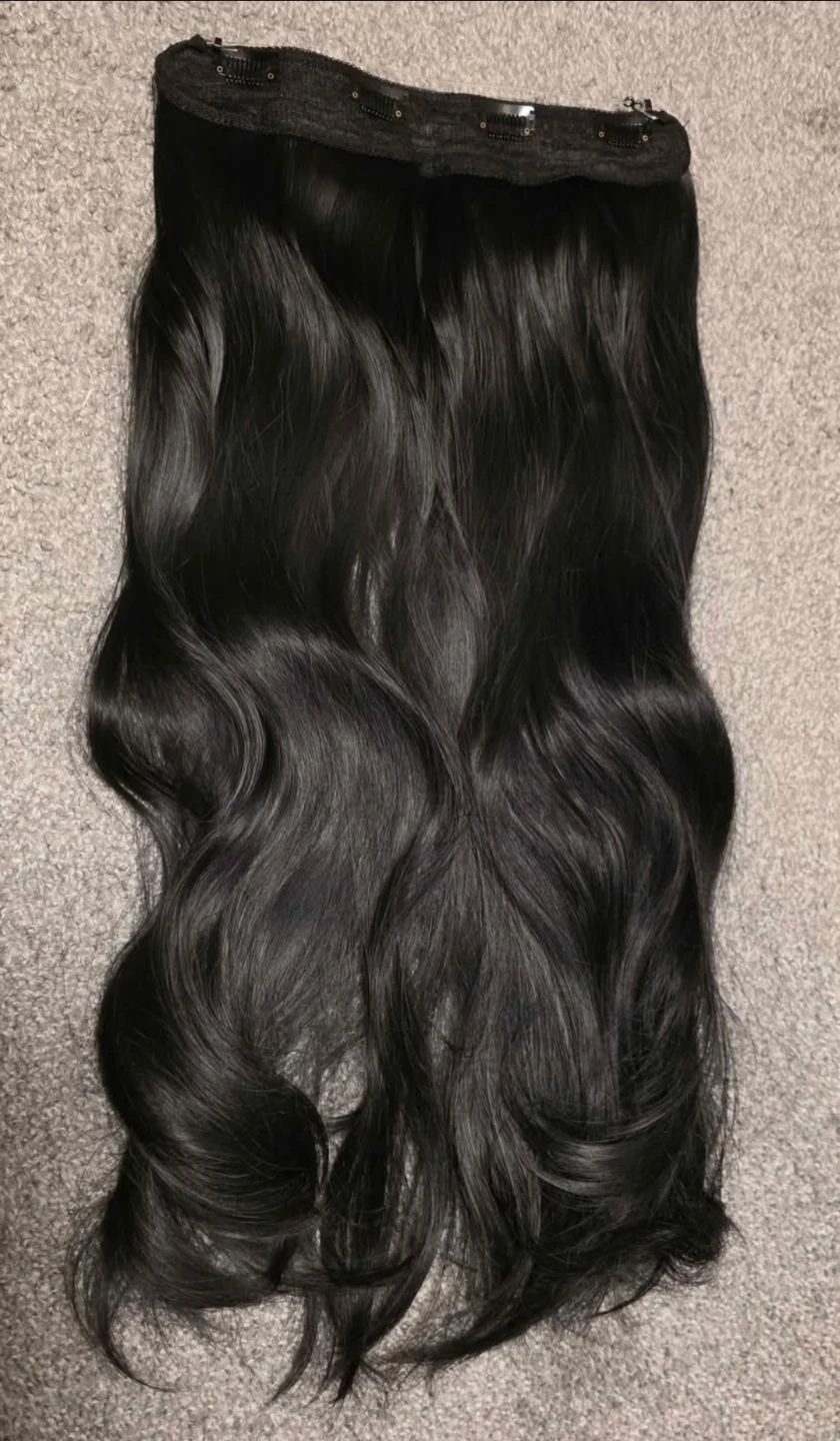 Clip-in Hair Extensions - Black 24"