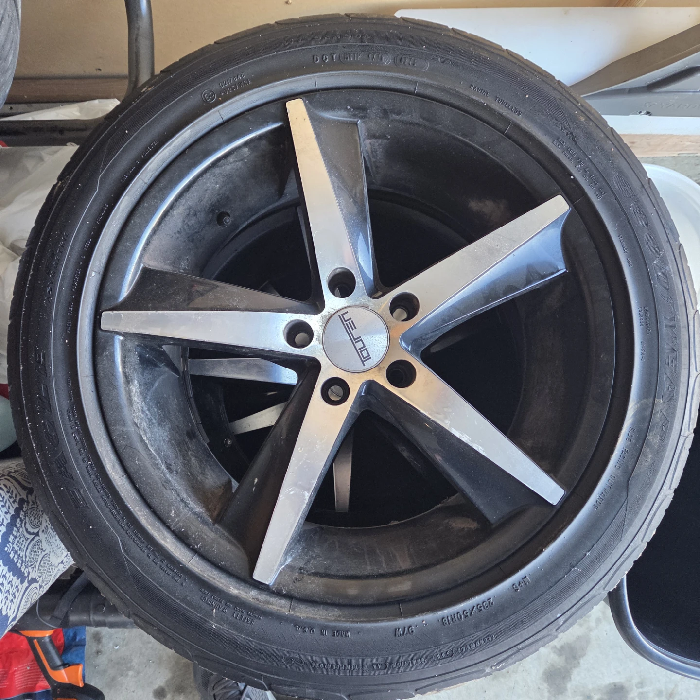 TOUREN TR72 18" Rims