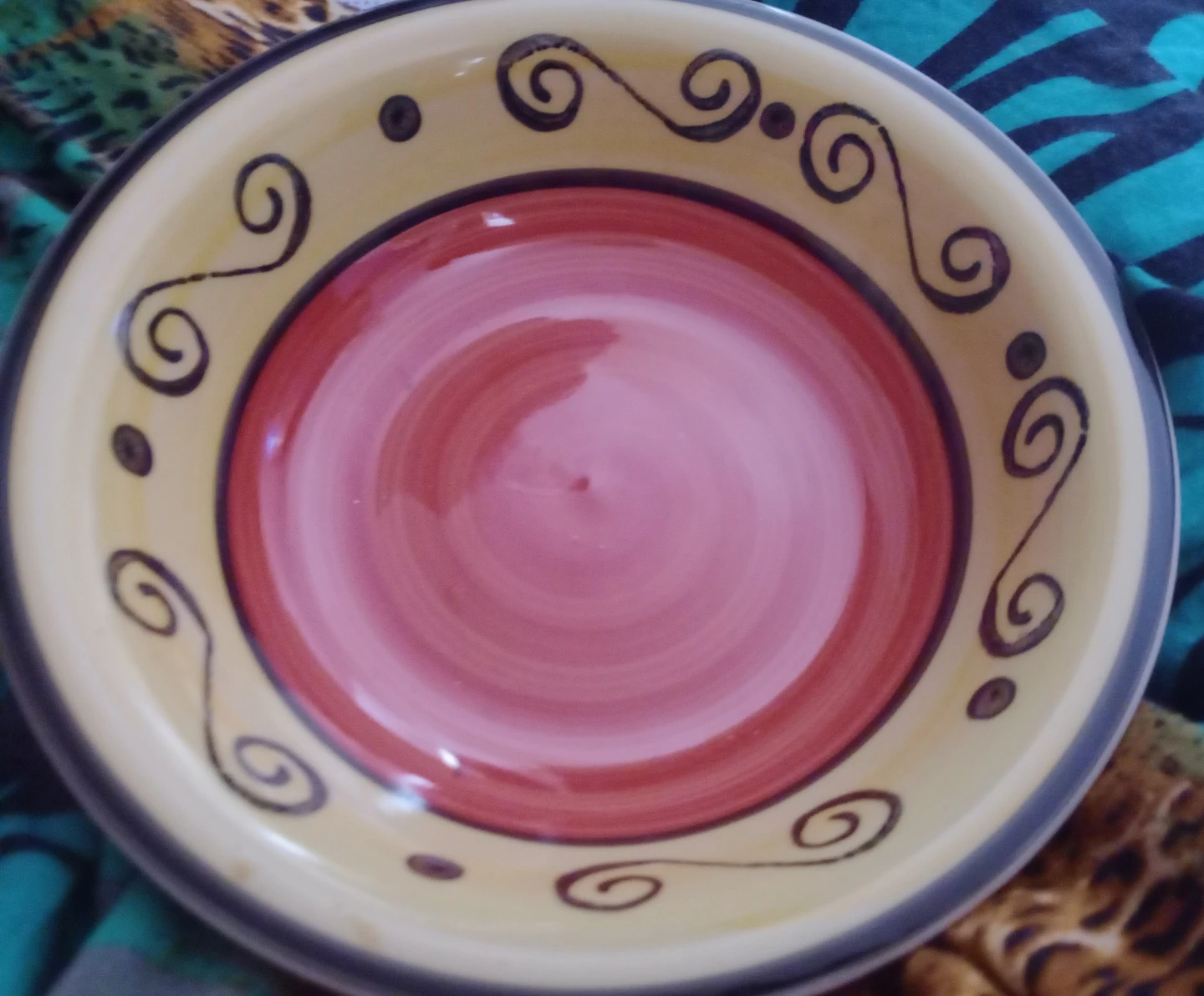 Ceramic Swirl Pattern Bowl 🥕