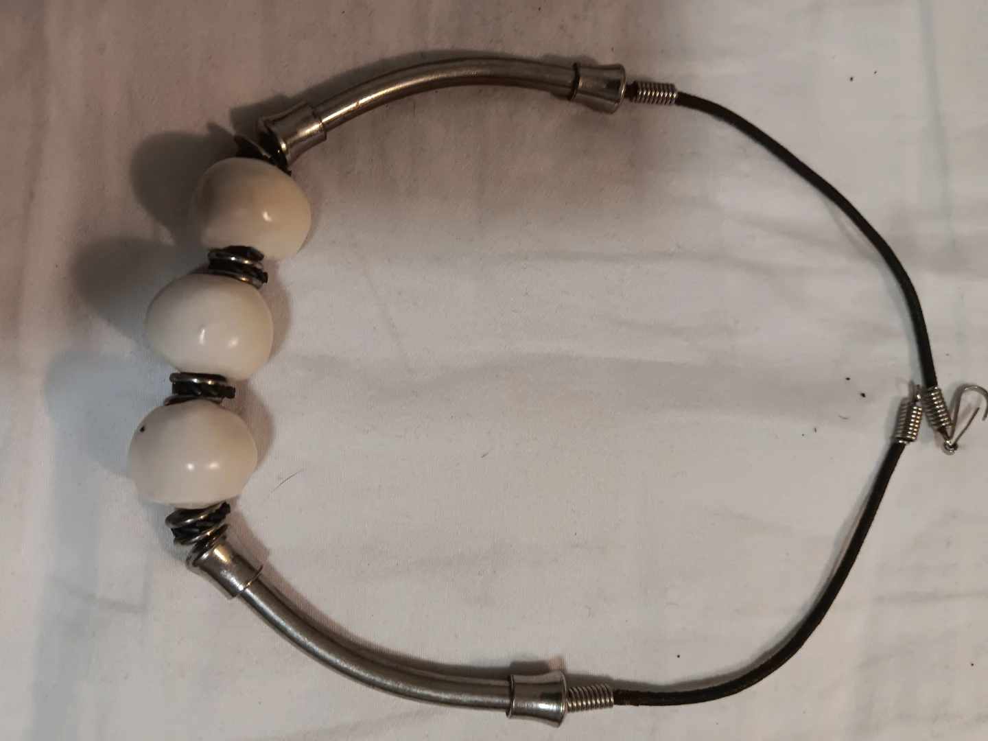 Off white Bead and Metal Necklace