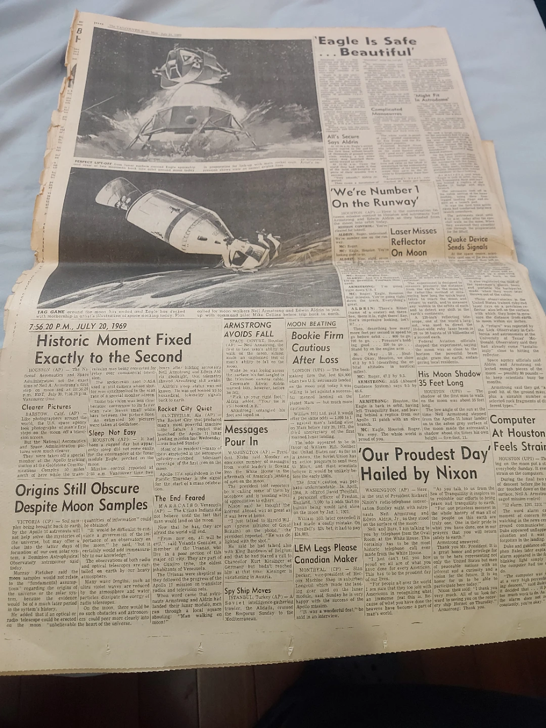 Vintage July 20, 1969 Moon Landing Newspaper - photo 2