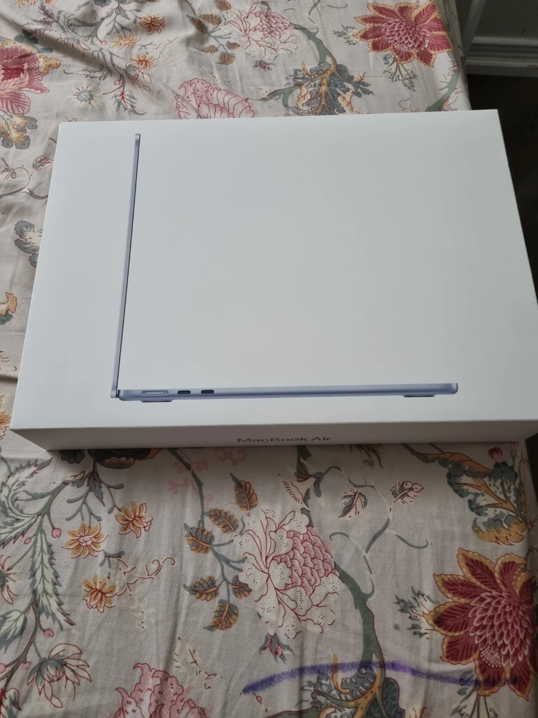 Apple MacBook Air 13-inch M4 Chip 16GB Ram and 256GB Storage - photo 2