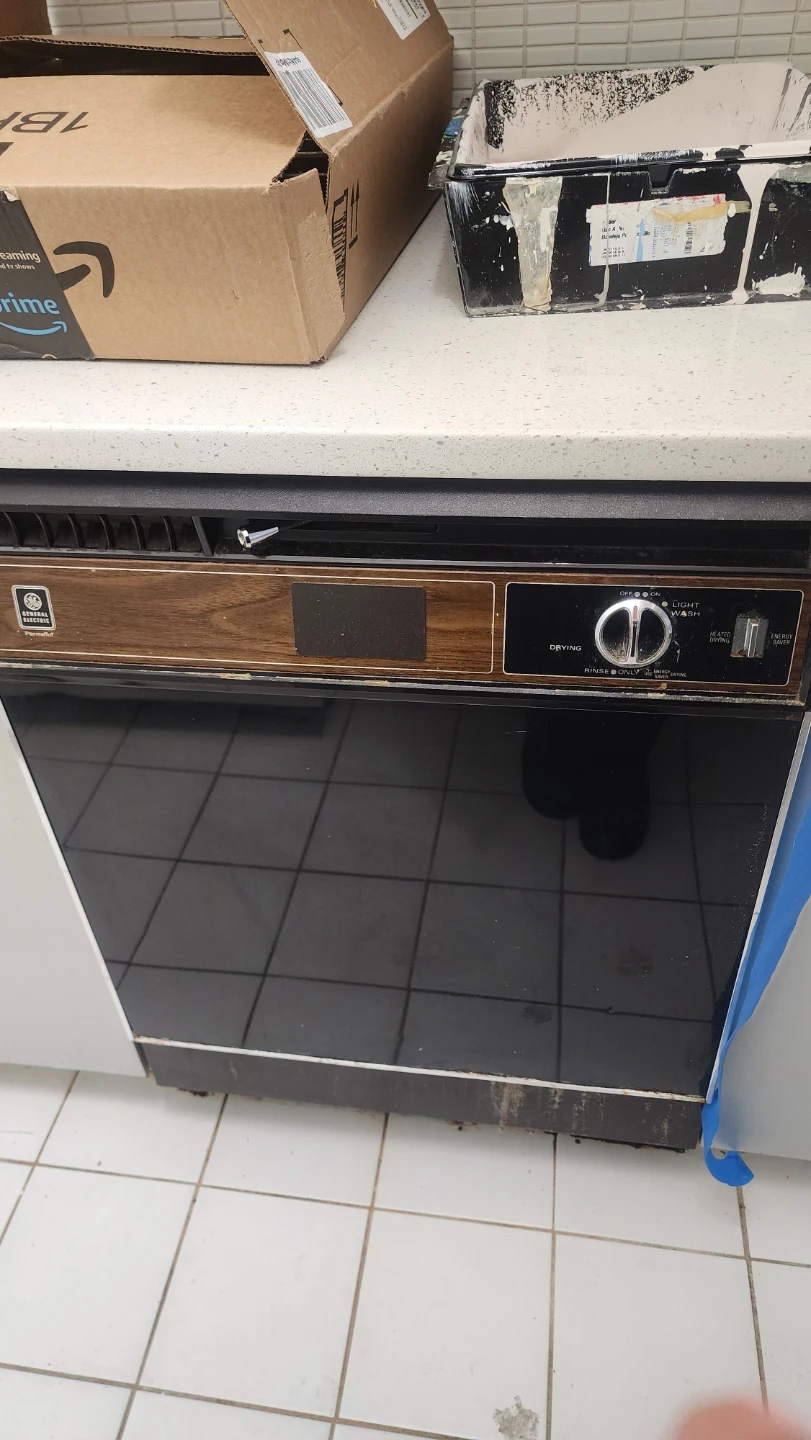 General Electric Dishwasher with Cutlery Basket