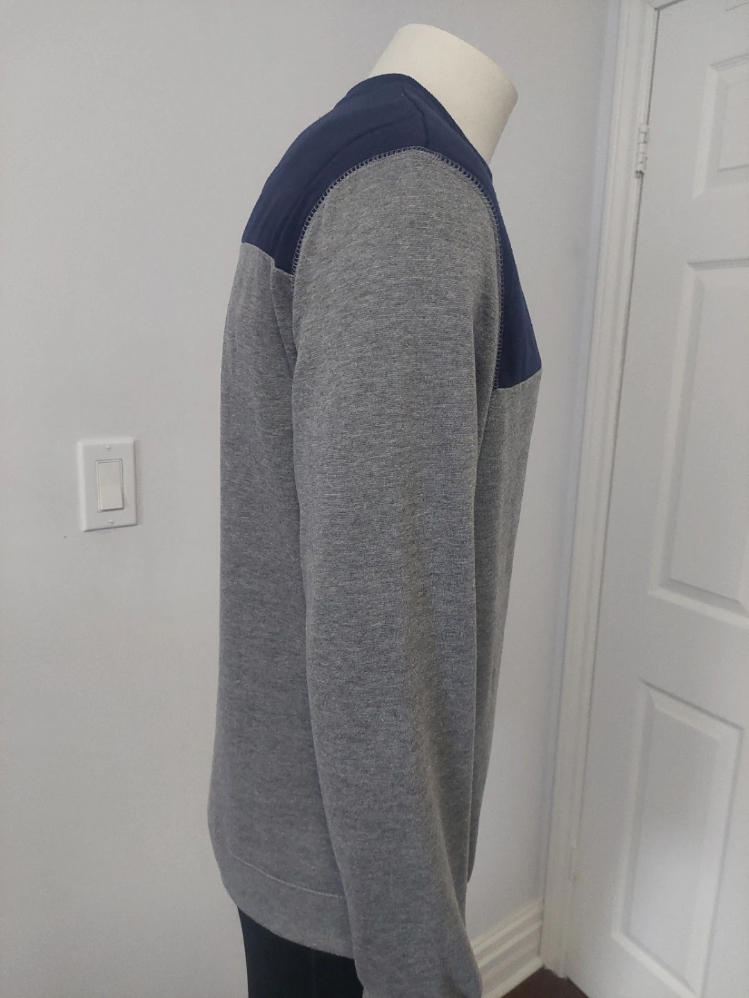 NWOT Urban Heritage Color Block Crewneck Sweatshirt - Medium  🏆 - photo 5