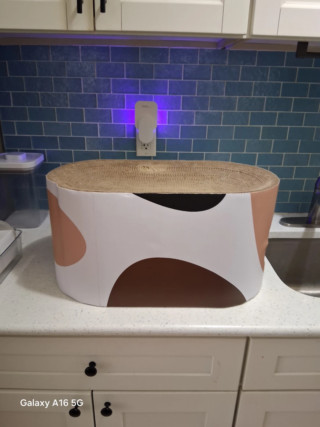 Cardboard Cat Scratcher Condo with Cut-out Entrance - photo 2
