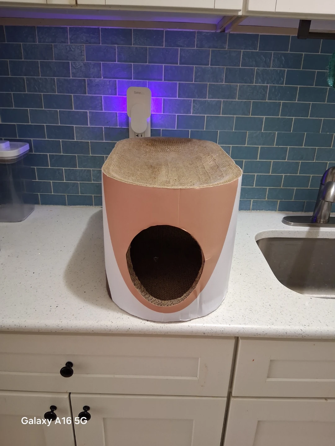 Cardboard Cat Scratcher Condo with Cut-out Entrance - photo 3