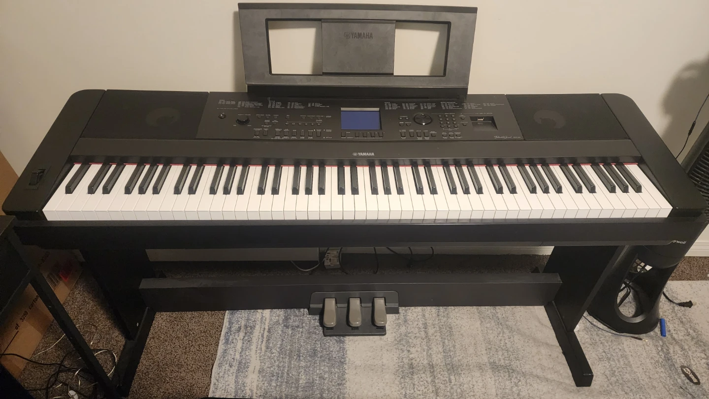 Yamaha DGX660 Arranger Keyboard with stand and bench