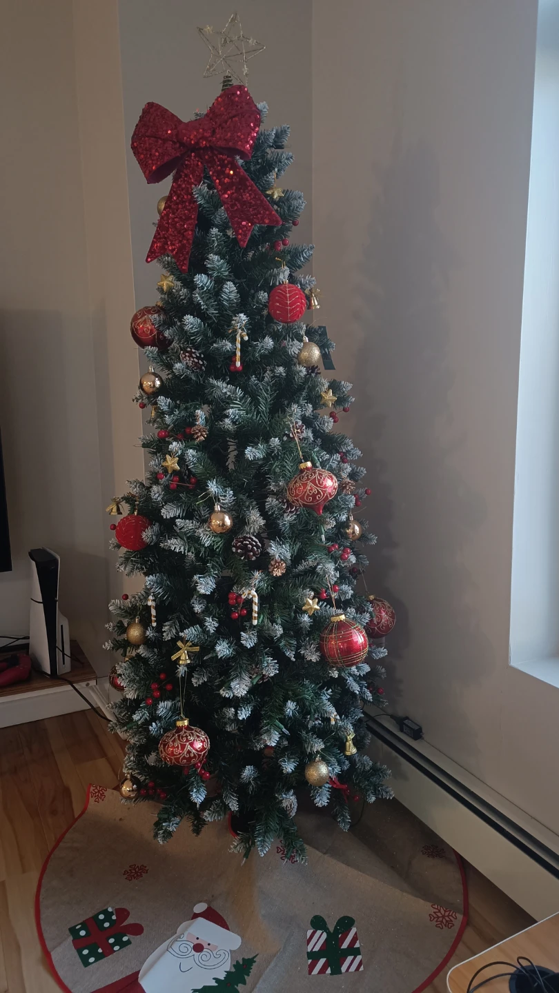 Pre-lit Artificial Christmas Tree with Ornaments