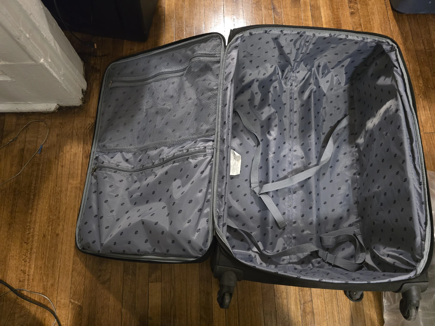 American Tourister Rolling Suitcase - photo 2