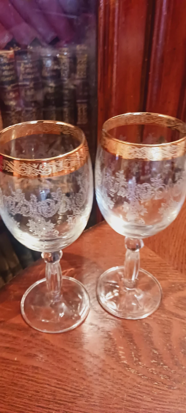 24K Gold Rim Etched Crystal Glass Wine Goblets - photo 2