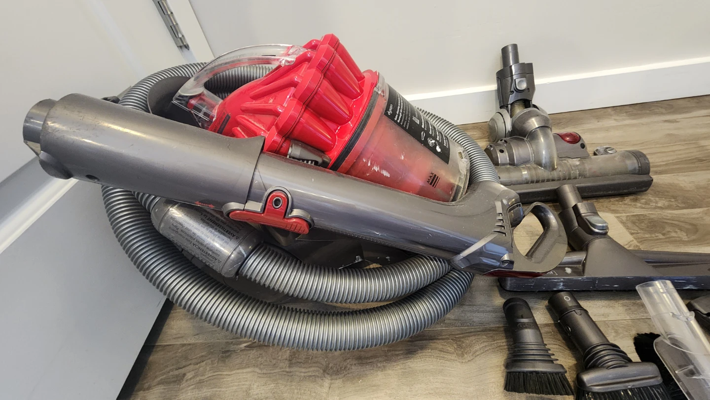 Dyson DC32 Vacuum - photo 3