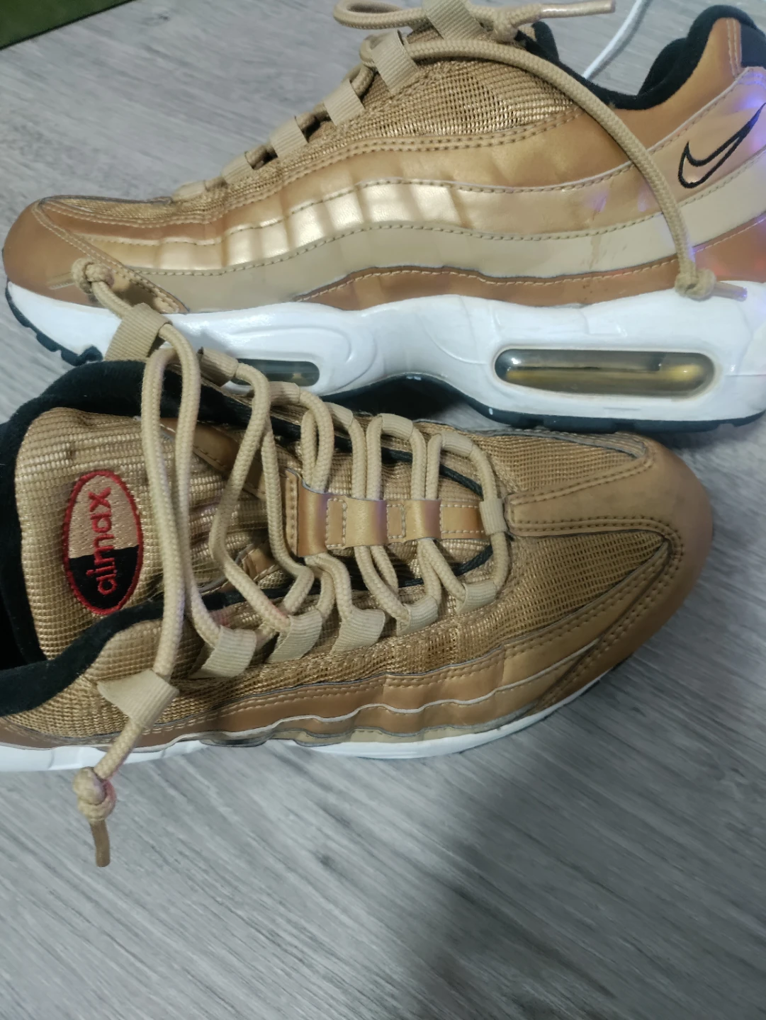 Nike Air Max 95 Gold Running Shoes