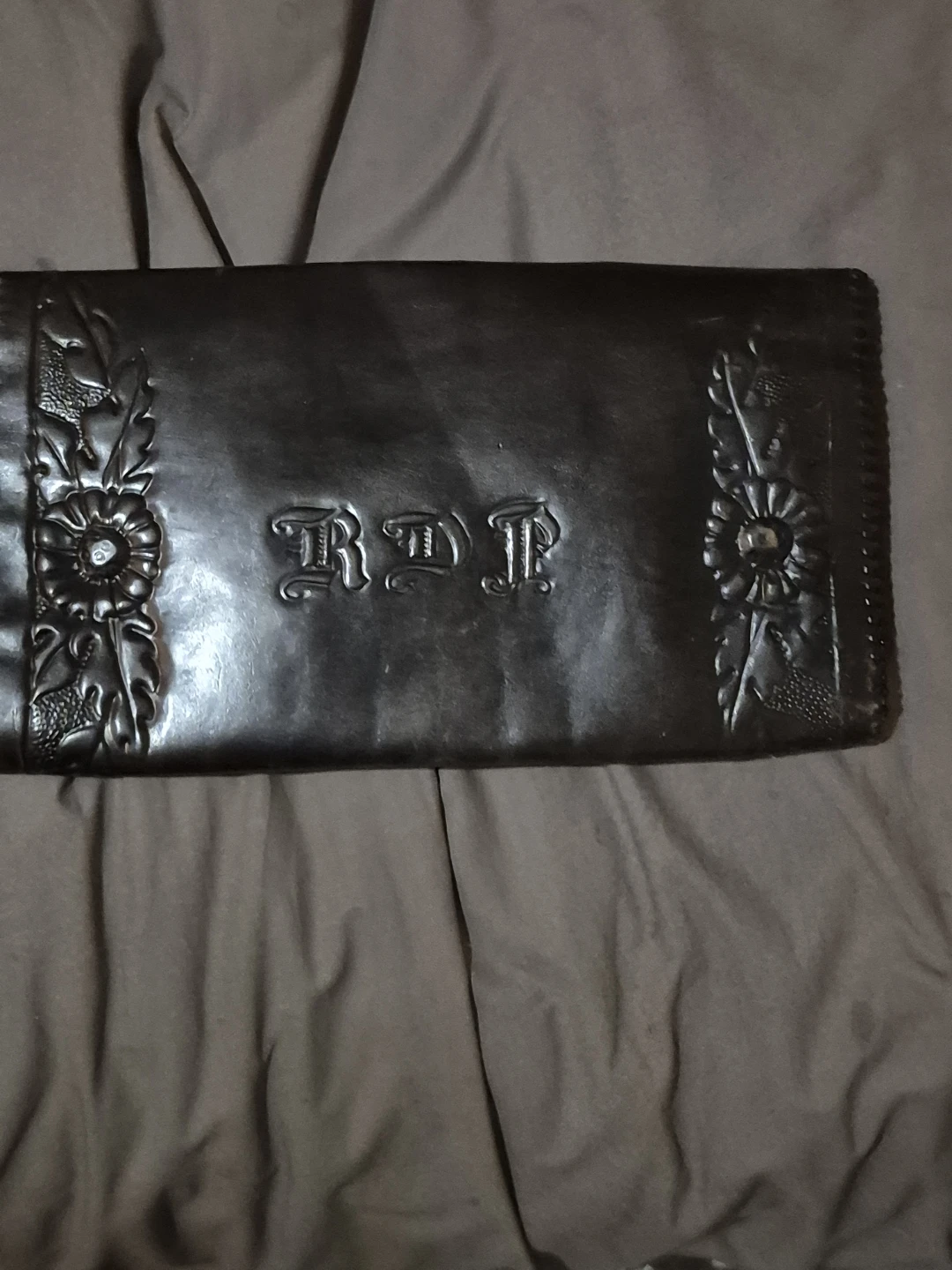 Vintage Embossed Leather Clutch Wallet - photo 2