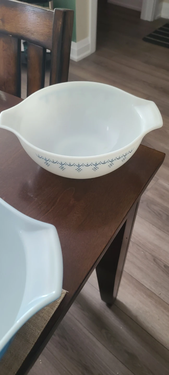 Three Pyrex Snowflake Mixing Bowl Set - photo 2