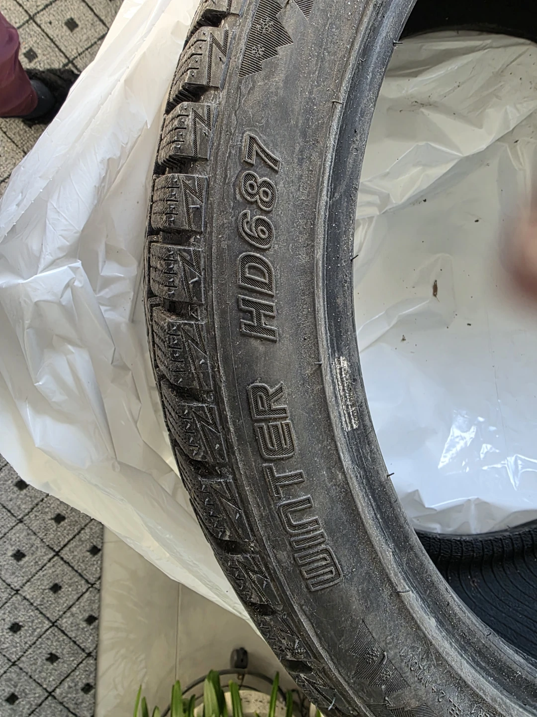 Winter HD687 Tire 235/40R19 96V XL - photo 2