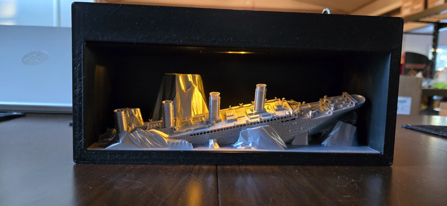 Titanic Shipwreck Diorama Display - photo 3
