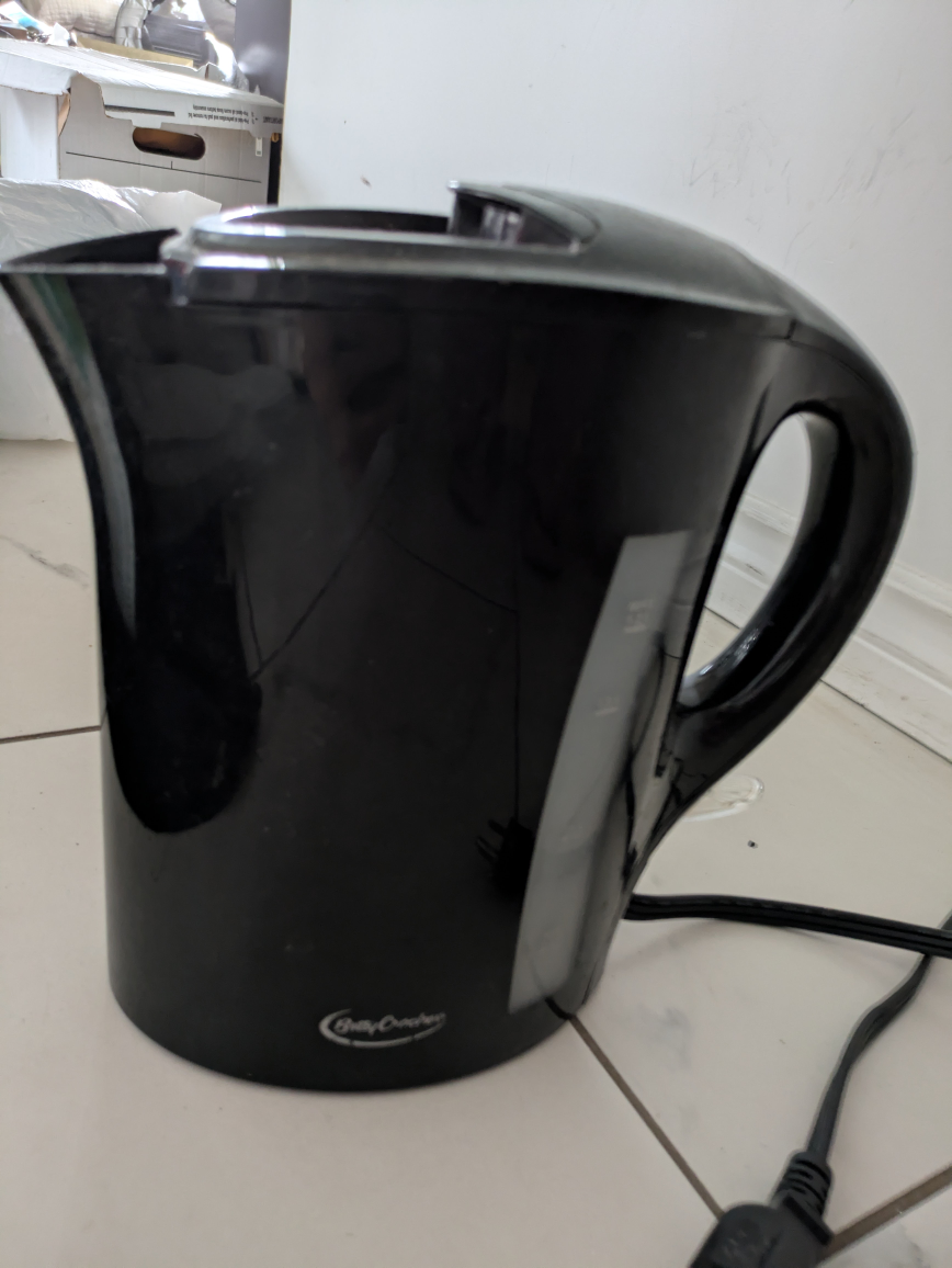 Betty Crocker 1.5 L kettle black
